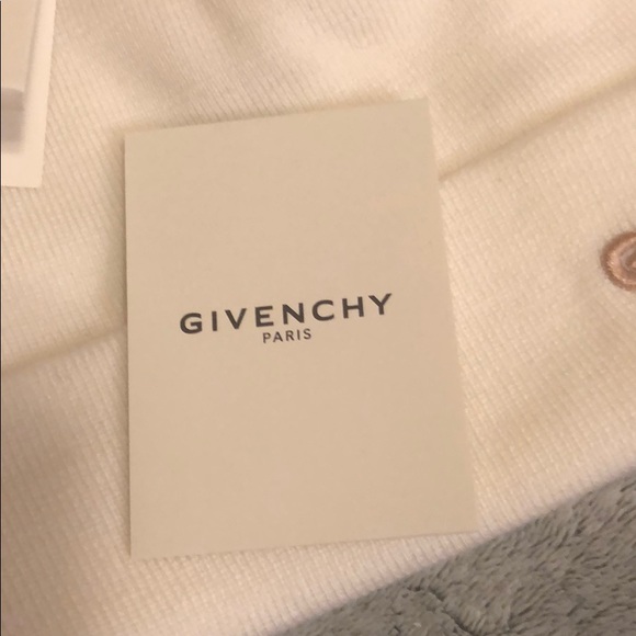 NWT Givenchy Embroidered Logo Wool Beanie - Picture 6 of 6